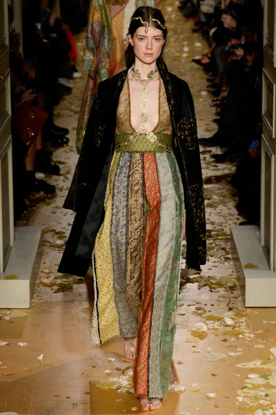 Look 5